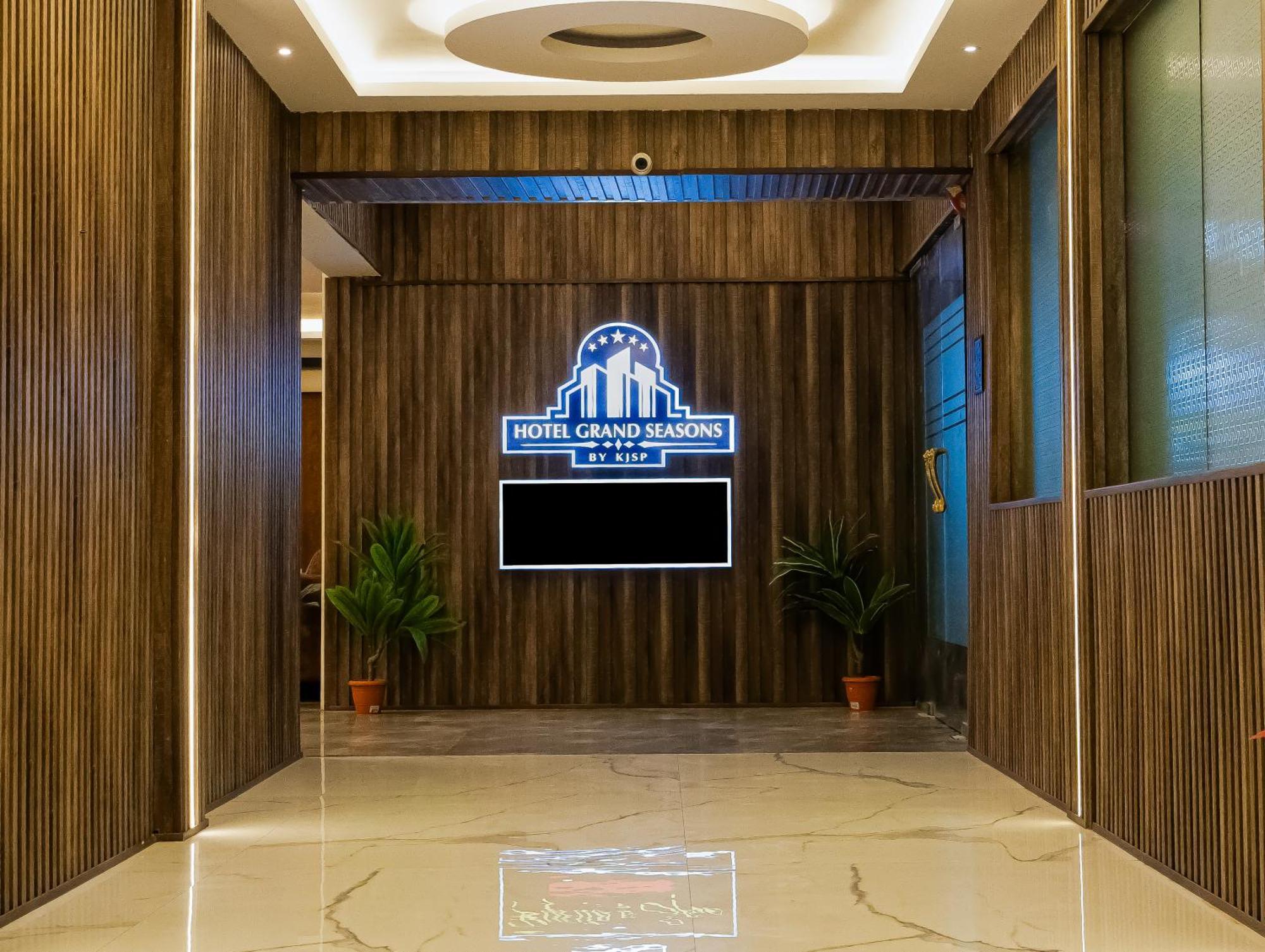 Hotel Grand Seasons- Нави Мумбаи Экстерьер фото