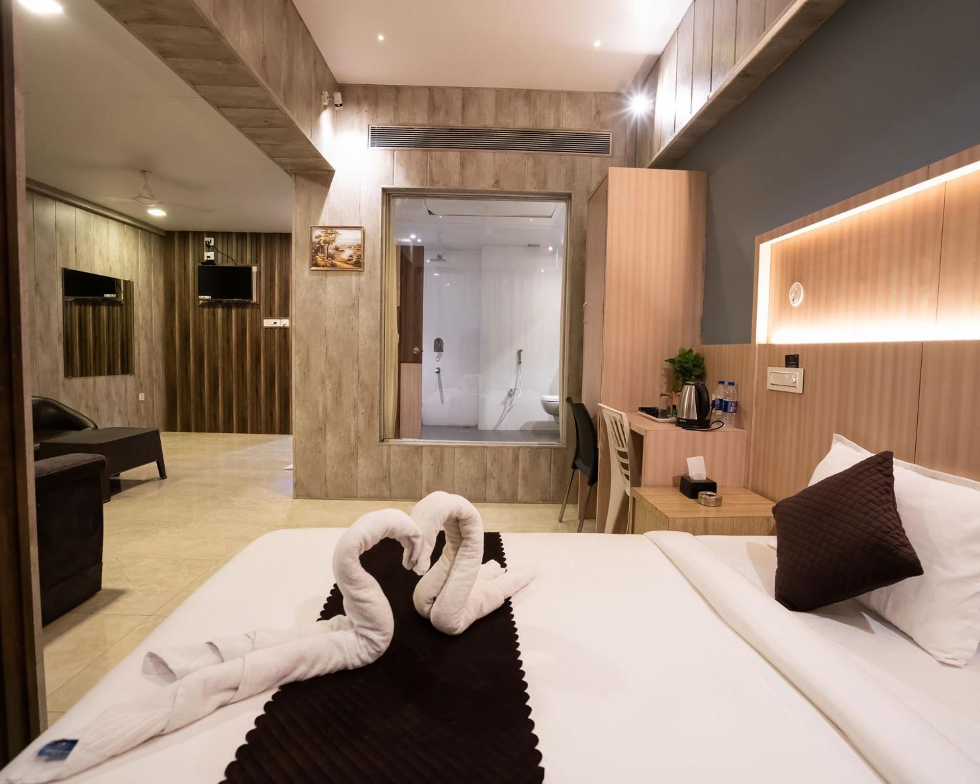 Hotel Grand Seasons- Нави Мумбаи Экстерьер фото