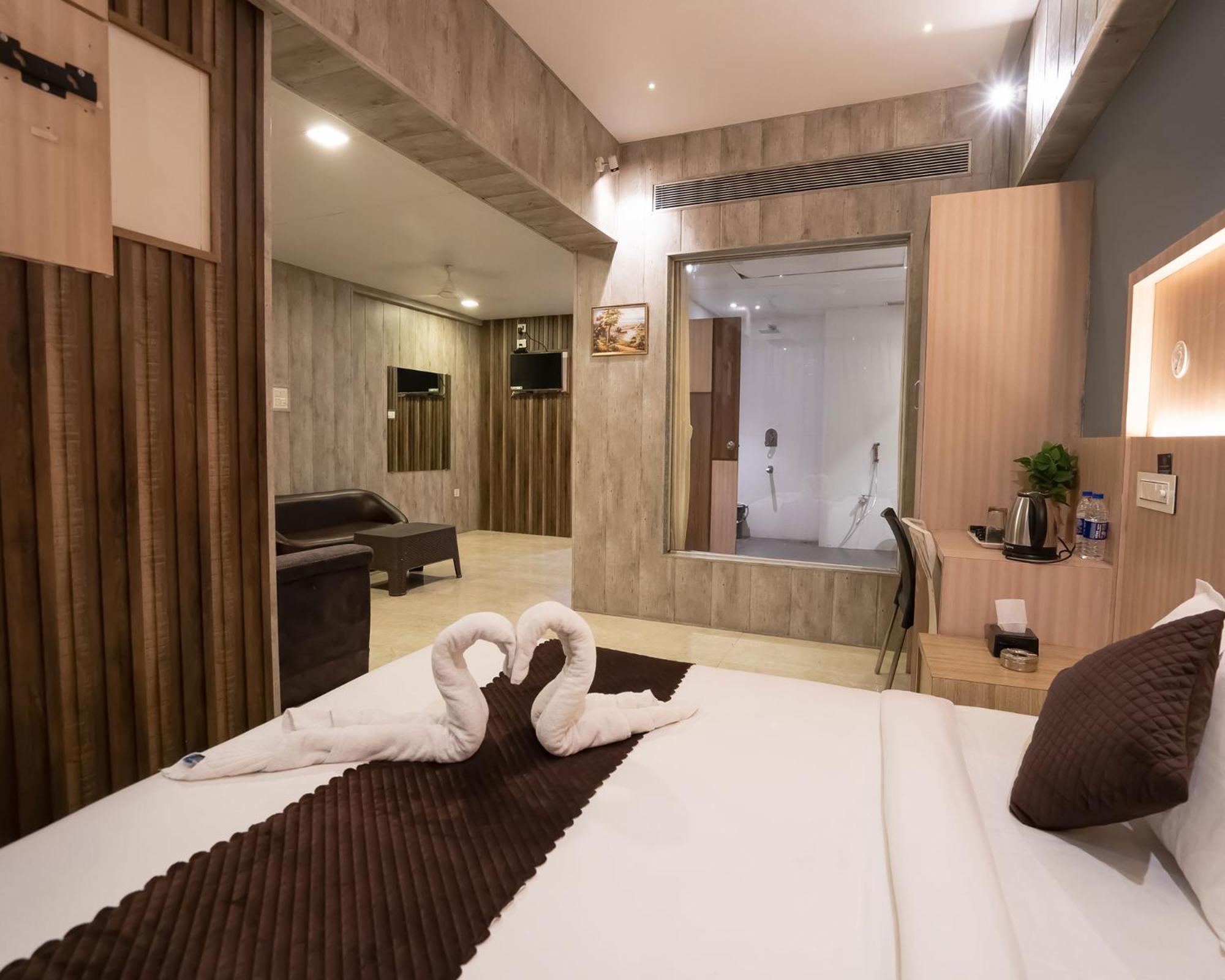 Hotel Grand Seasons- Нави Мумбаи Экстерьер фото